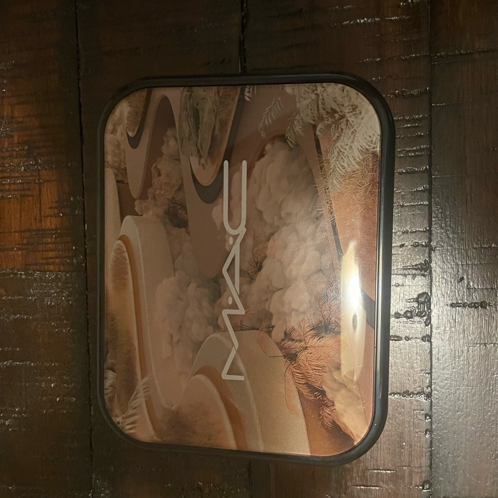 MAC Cosmetics Earthy Tones Eyeshadow Palette